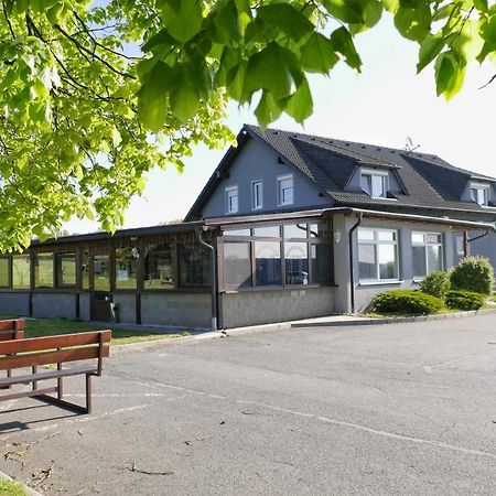 Penzion-Restaurant U Svabku Tachov  Bagian luar foto