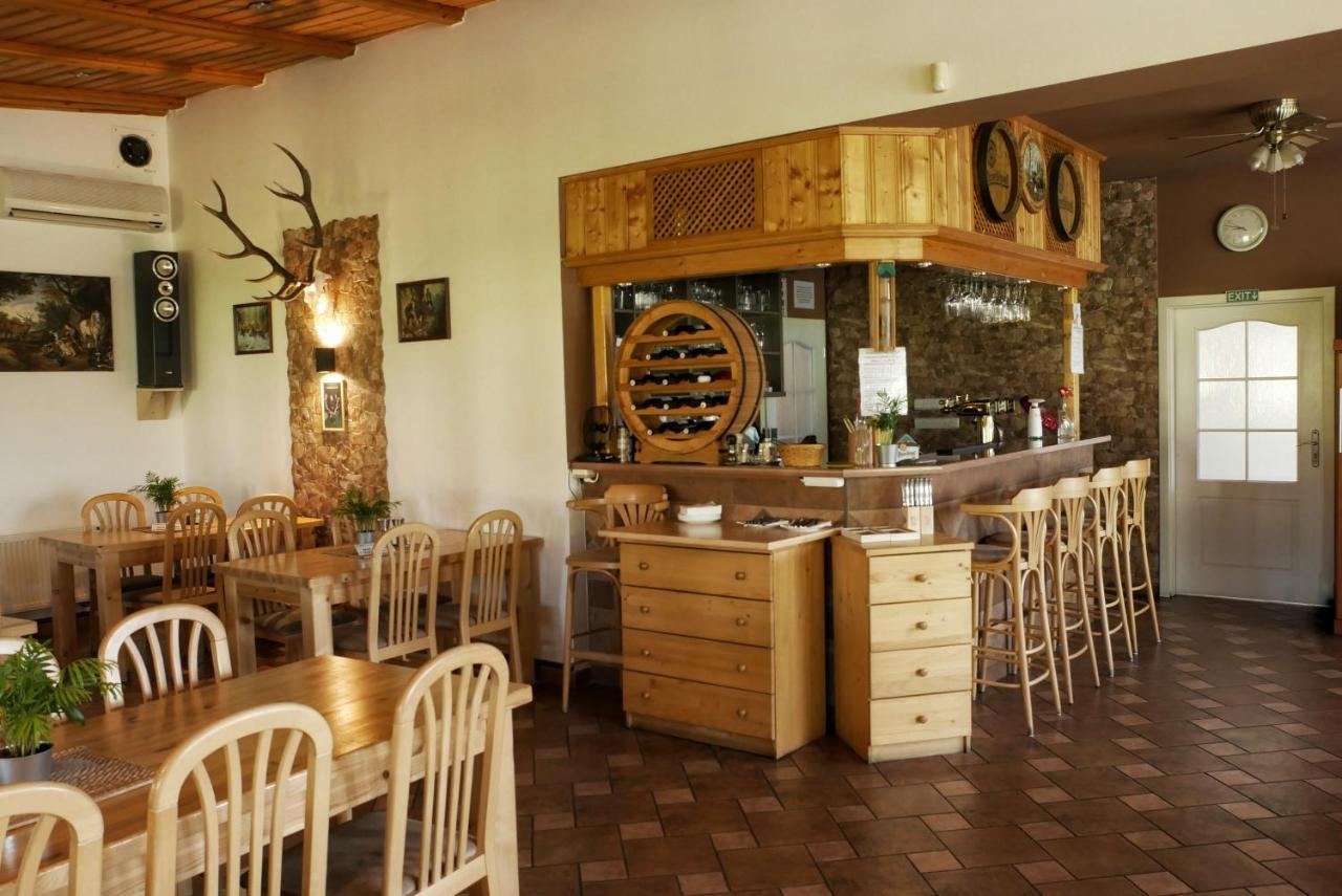 Penzion-Restaurant U Svabku Tachov  Bagian luar foto