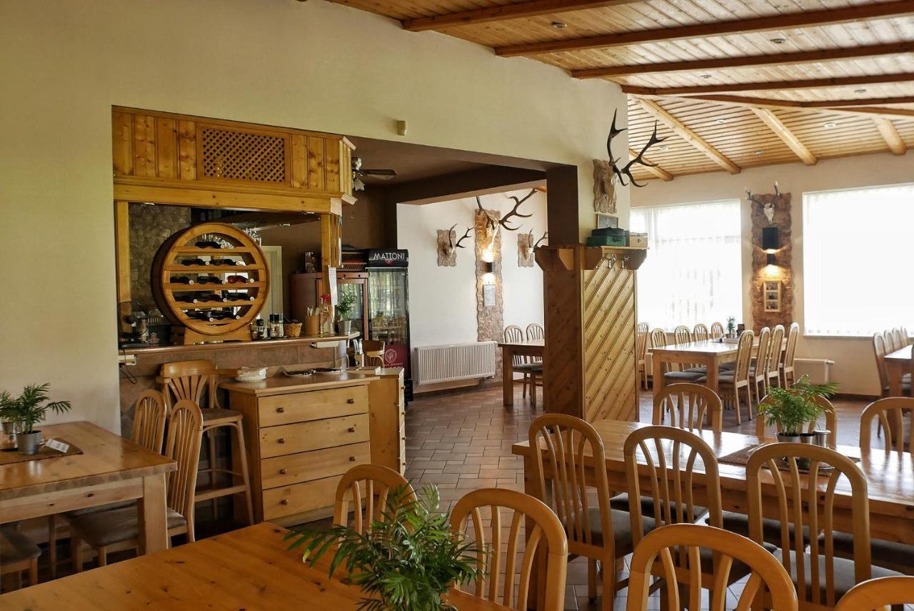 Penzion-Restaurant U Svabku Tachov  Bagian luar foto