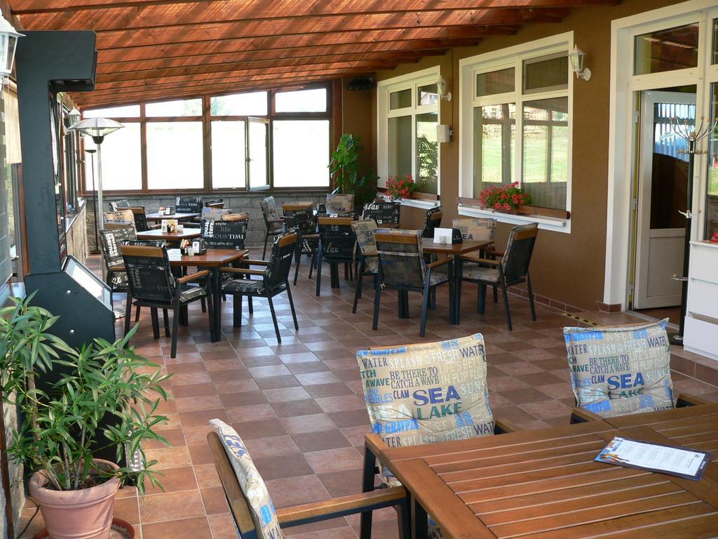 Penzion-Restaurant U Svabku Tachov  Bagian luar foto