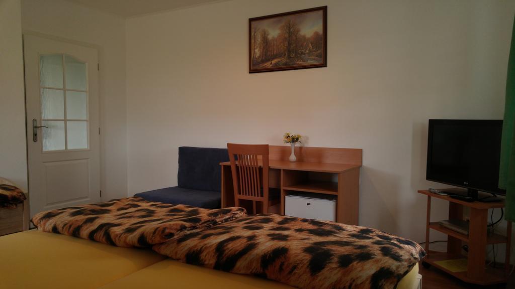 Penzion-Restaurant U Svabku Tachov  Bagian luar foto